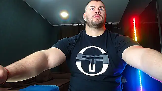 Snapshot of muscularjohnforuX chatting on 02.17.25 muscularjohnforuX online show from 02.17.25