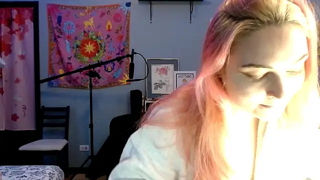 JenniferGwen online show from 02.13.25