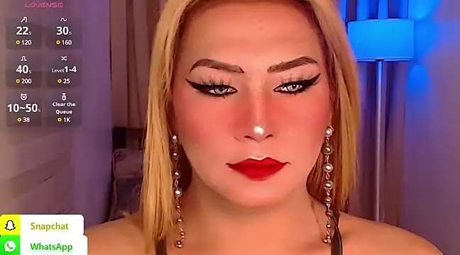 Snapshot of QUEEN_GIAMOORE69 chatting on 12.13.24 QUEEN GIAMOORE69 online show from 12.13.24