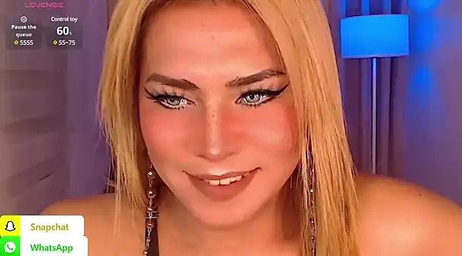 Snapshot of QUEEN_GIAMOORE69 chatting on 12.15.24 QUEEN GIAMOORE69 online show from 12.15.24