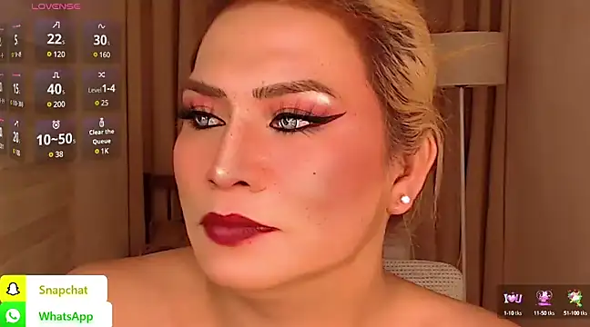 Snapshot of QUEEN_GIAMOORE69 chatting on 01.14.25 QUEEN GIAMOORE69 online show from 01.14.25