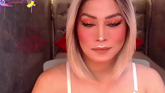 Snapshot of QUEEN_GIAMOORE69 chatting on 09.22.25 QUEEN GIAMOORE69 online show from 09.22.25