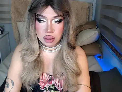 Snapshot of RebecaNextToYou chatting on 12.01.25 RebecaNextToYou online show from 12.01.25