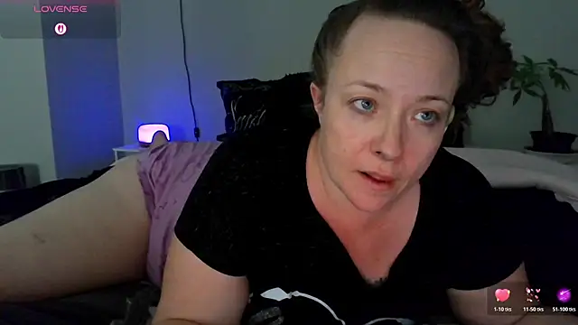 Snapshot of julimonroe chatting on 03.09.26 julimonroe online show from 03.09.26