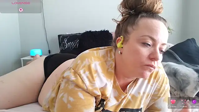 Snapshot of julimonroe chatting on 03.14.26 julimonroe online show from 03.14.26