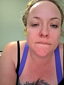 Snapshot of julimonroe chatting on 03.17.26 julimonroe online show from 03.17.26