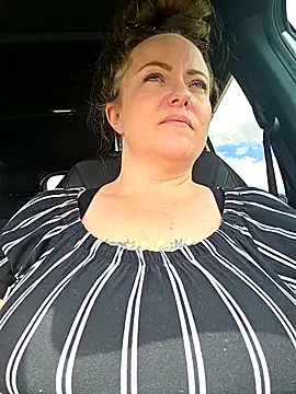 Snapshot of julimonroe chatting on 03.26.26 julimonroe online show from 03.26.26