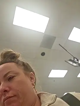 Snapshot of julimonroe chatting on 03.28.26 julimonroe online show from 03.28.26