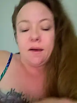 Snapshot of julimonroe chatting on 04.08.26 julimonroe online show from 04.08.26