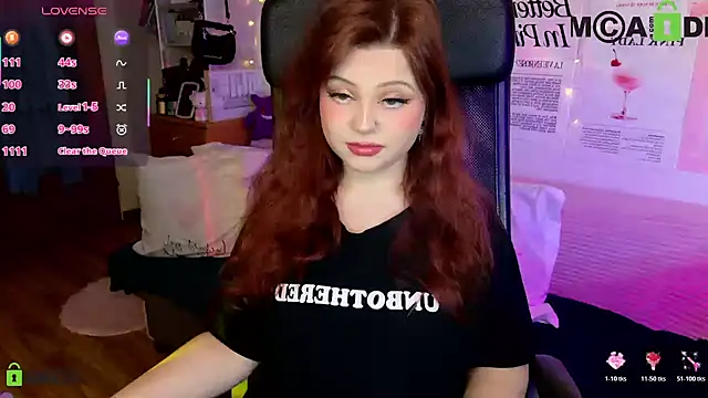 Snapshot of StellaMilla chatting on 06.17.26 StellaMilla online show from 06.17.26
