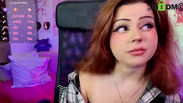 Snapshot of StellaMilla chatting on 07.11.26 StellaMilla online show from 07.11.26