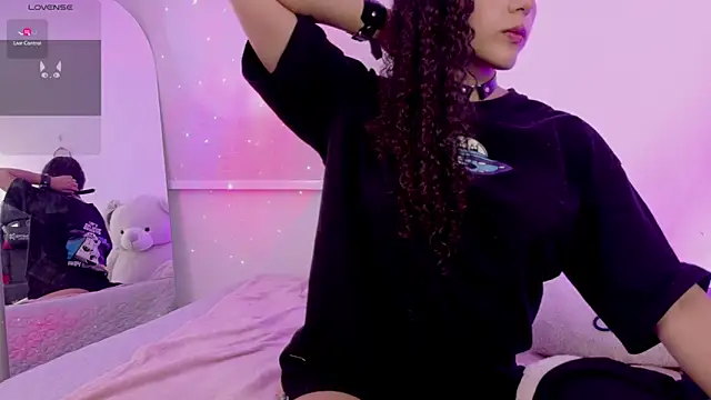 Lia Tinez online show from 02.28.26