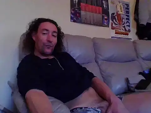 Snapshot of slick_tee chatting on 02.04.25 slick tee online show from 02.04.25