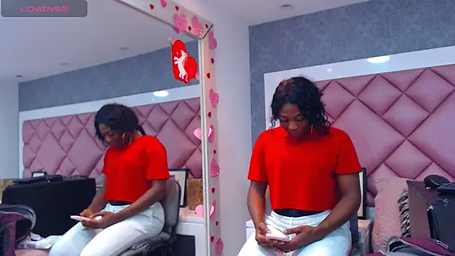 DanielaDuff online show from 10.25.25