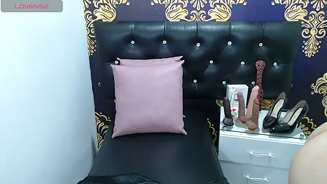 Snapshot of greatASS_Latina chatting on 10.07.25 greatASS Latina online show from 10.07.25