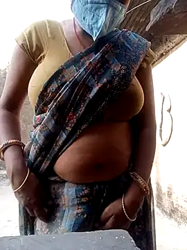 Snapshot of Lattika-Bhabhi chatting on 02.24.25 Lattika-Bhabhi online show from 02.24.25