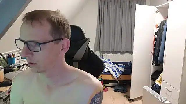 Snapshot of sexmenlion chatting on 03.21.25 sexmenlion online show from 03.21.25