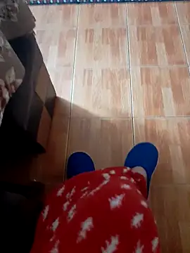 Snapshot of feet_toes chatting on 10.28.25 feet toes online show from 10.28.25