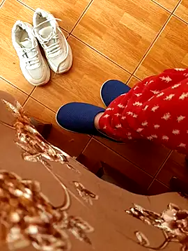 Snapshot of feet_toes chatting on 10.30.25 feet toes online show from 10.30.25