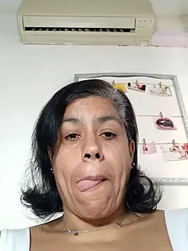 Snapshot of Molly_newman6 chatting on 04.15.26 Molly newman6 online show from 04.15.26