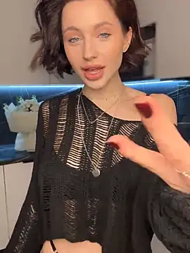 Camilla Railian online show from 01.04.25