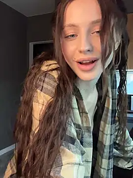 Camilla Railian online show from 03.07.25