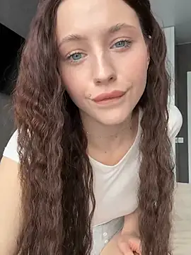 Camilla Railian online show from 03.12.25