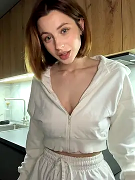 Camilla Railian online show from 09.16.25