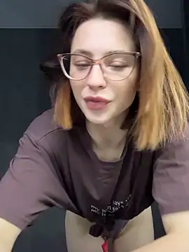 Camilla Railian online show from 10.01.25