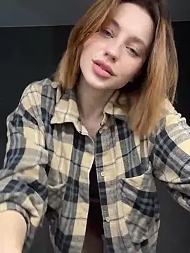 Camilla Railian online show from 10.05.25