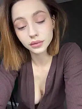 Camilla Railian online show from 10.12.25