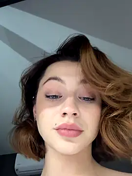 Camilla Railian online show from 10.15.25