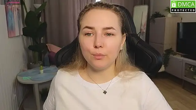 Snapshot of Mira_Mermayd chatting on 04.25.26 Mira Mermayd online show from 04.25.26