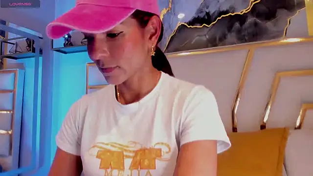 HannaPetit online show from 04.07.26