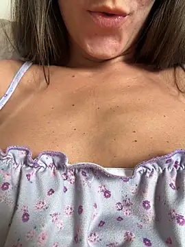 Emmabee123 online show from 04.10.26