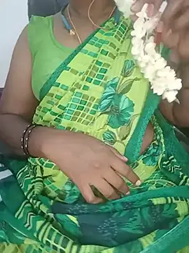 Snapshot of Tamil-hotwife chatting on 07.05.26 Tamil-hotwife online show from 07.05.26