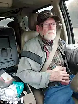 Snapshot of CDforU chatting on 10.30.25 CDforU online show from 10.30.25