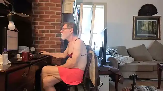 Snapshot of CDforU chatting on 12.19.25 CDforU online show from 12.19.25