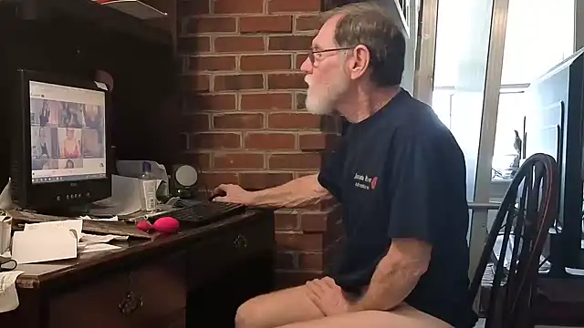 Snapshot of CDforU chatting on 01.06.26 CDforU online show from 01.06.26