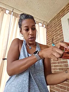 Snapshot of Goldenlace chatting on 09.20.25 Goldenlace online show from 09.20.25