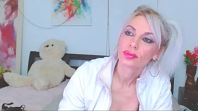 HoneyLara online show from 02.08.26