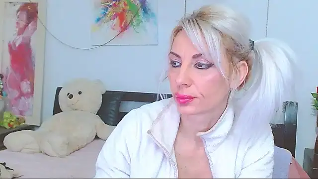 HoneyLara online show from 02.18.26