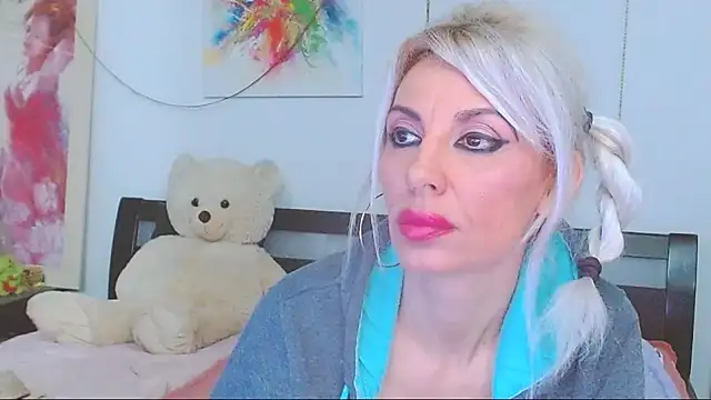 HoneyLara online show from 03.03.26