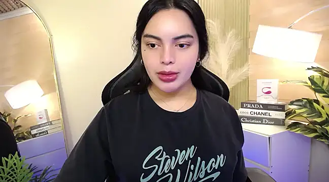 HotstuffCherrySummer online show from 01.13.25