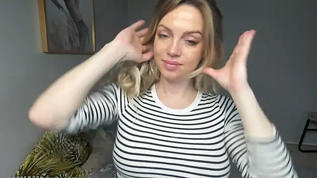 Snapshot of BelieveinEmliy chatting on 02.12.25 BelieveinEmliy online show from 02.12.25