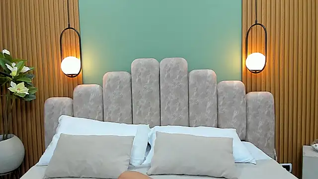 Snapshot of NicoleBlum chatting on 02.18.25 NicoleBlum online show from 02.18.25