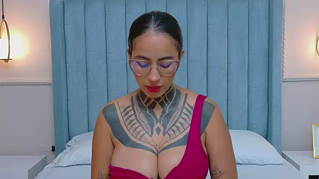 Snapshot of NicoleBlum chatting on 05.18.26 NicoleBlum online show from 05.18.26