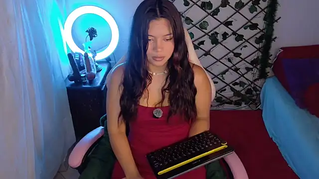 Snapshot of -Camila_ chatting on 04.28.26 -Camila online show from 04.28.26