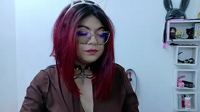 Catwhite  online show from 01.28.25
