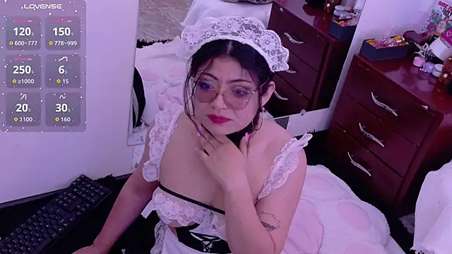 Catwhite  online show from 04.13.26